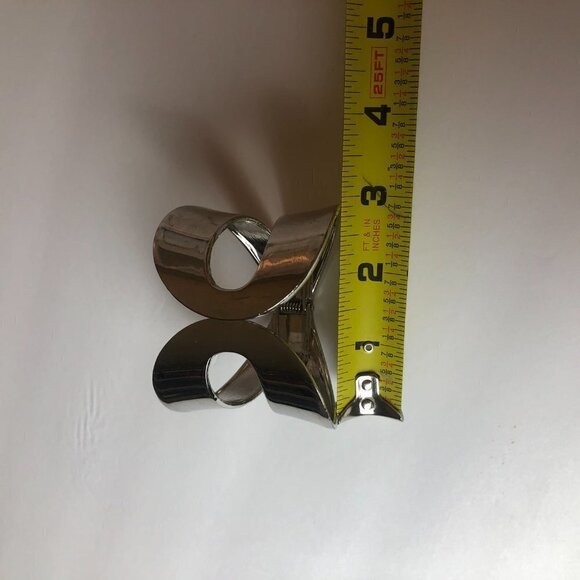 Figure Eight Hinge Cuff Silver - Picture 7 of 8